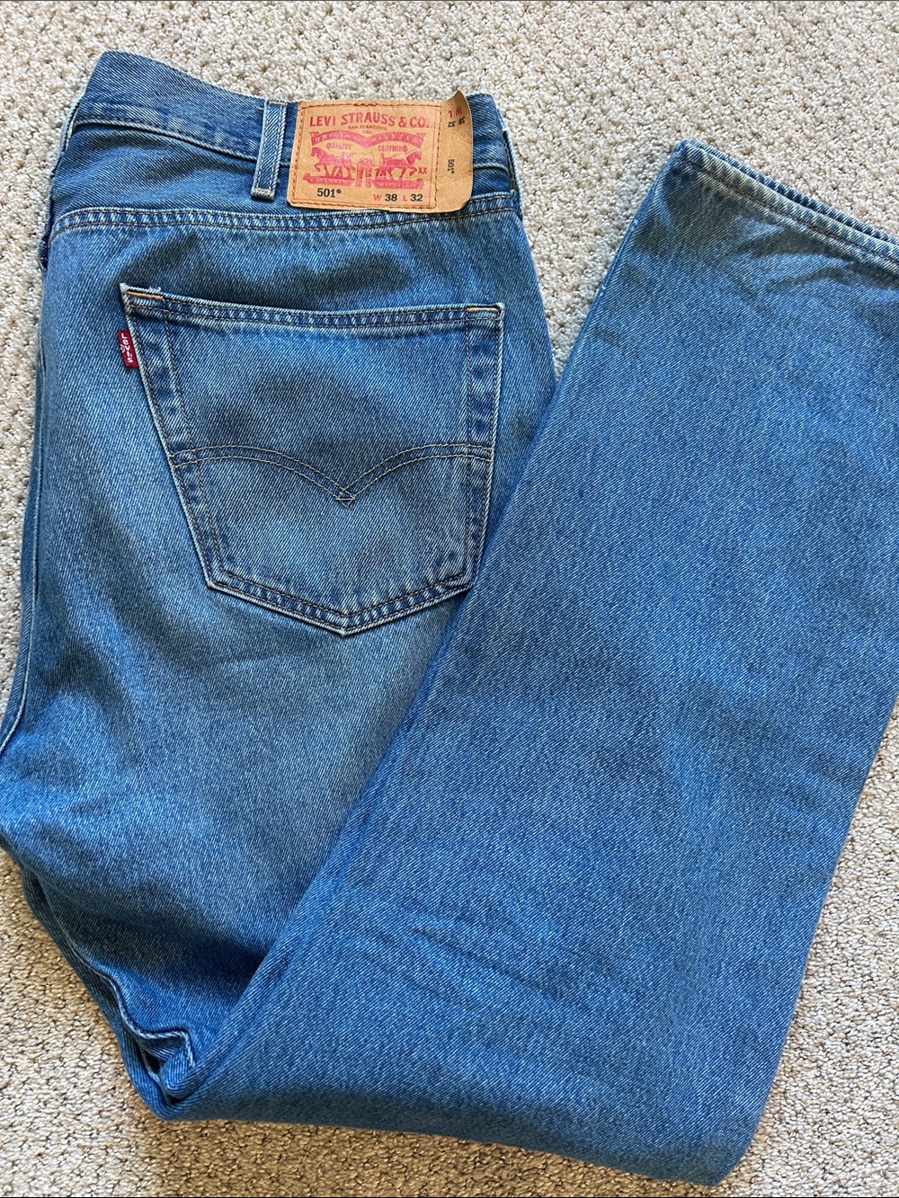 Levi's Men's Straight Jeans in Medium Blue Denim